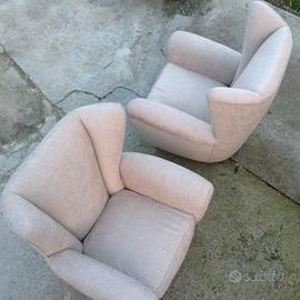 coppia di poltrone "alate"