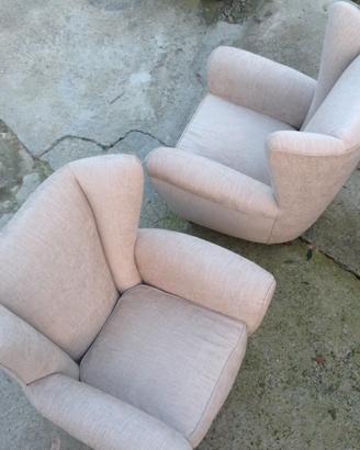 coppia di poltrone "alate"