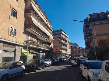PORTUENSE - Locale commerciale con due vetrine