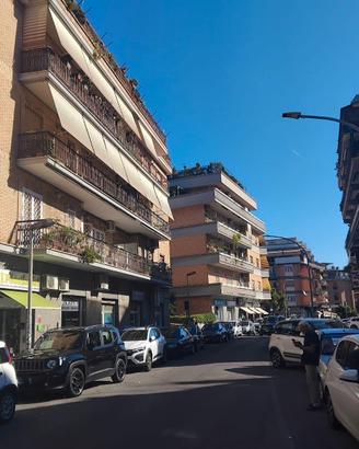 PORTUENSE - Locale commerciale con due vetrine