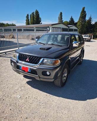 Pajero Sport  GLS del 2000