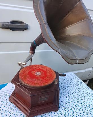 Grammofono a tromba antico
