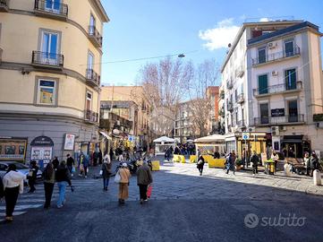 NEGOZIO A NAPOLI