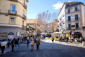 NEGOZIO A NAPOLI