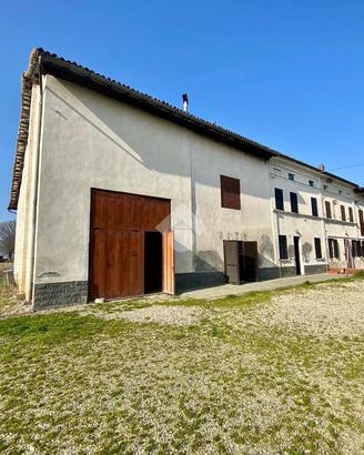 CASA SEMINDIPENDENTE A SALE