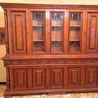 Grande credenza con vetrina in legno stile classic