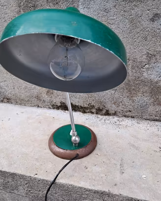 Lampada da tavolo vintage colore verde