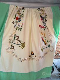 Centrotavola etnico ricamato