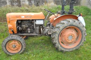 Trattore agricolo d'epoca