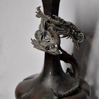 Antico vaso giapponese in bronzo