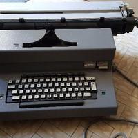 Macchina da scrivere elettrica Olivetti