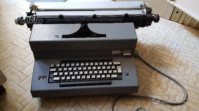Macchina da scrivere elettrica Olivetti