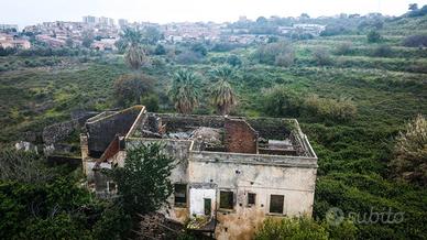 Terreno Via Palermo mq 93000 con Casale Antico