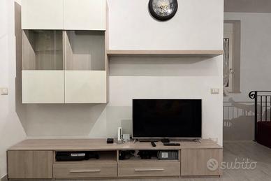 mobile tv e parete attrezzata