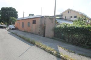 Palazzo / Stabile di 400 m² con più di 5 locali a 
