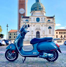 Vespa 300 GTS Super Sport
