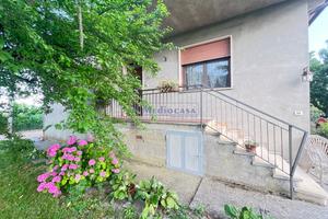 Casa singola con ampio giardino a Sant'Apollinare