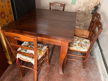 Tavolo allungabile con 4 sedie