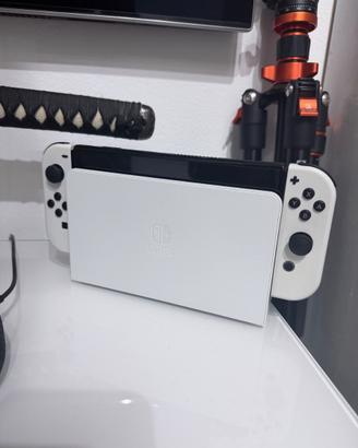 Nintendo Switch Oled + Custodia Originale