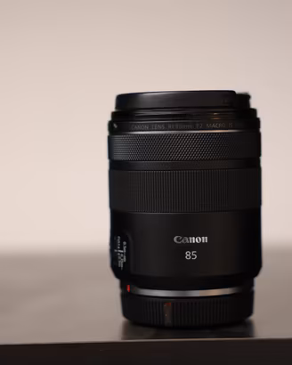 Canon RF 85mm f2 marco IS STM