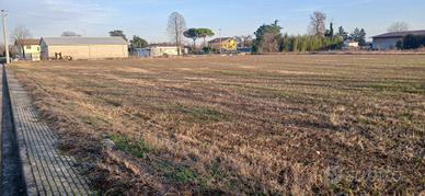 Terreno con fronte strada