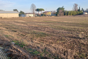 Terreno con fronte strada