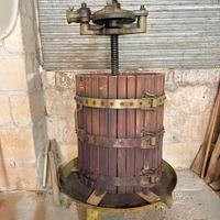 Torchio vino pigiatrice uva e 2 tini