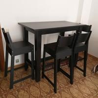 tavolo alto con 4 sedie colore nero