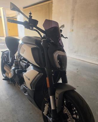 Ducati Diavel 1260 colore  Sandstone Grey