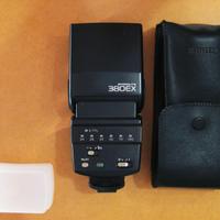 Flash Canon speedlite 380 EX.  Completo di fodero