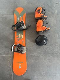 Tavola snowboard + scarponi + casco