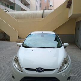 Ford Fiesta 1400 Gpl Titanium