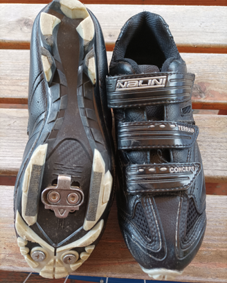 Scarpe ciclismo con attacchi