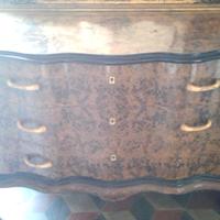 Mobili antichi armadi tavoli cassettoni camere