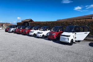 MINI AUTO ELETTRICA PER ANZIANI O PER DISABILI