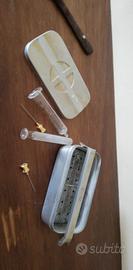 Siringa antica di vetro con contenitore