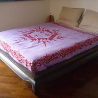 Letto indonesiano artigianale