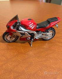 Modellino moto XMotor rossa