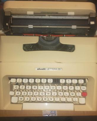 macchina da scrivere Olivetti 