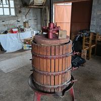 torchio e attrezzatura per il vino