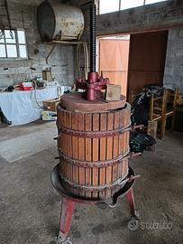 torchio e attrezzatura per il vino