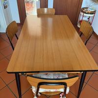 Tavolo allungabile con 6 sedie