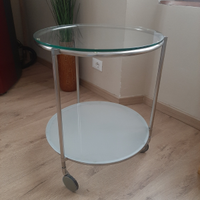 Tavolino in vetro con ruote