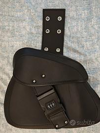 Borsa con codice laterale moto universale da sella