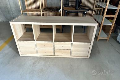 Mobile a scaffali con cassetti