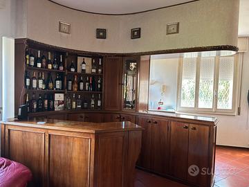 Bar in legno con 4 sgabelli