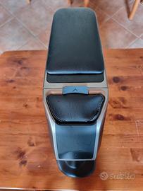Bracciolo per interno auto