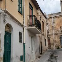 Casa singola con due entrate su due piani di mq120