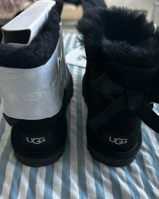 Ugg taglia 33.5
