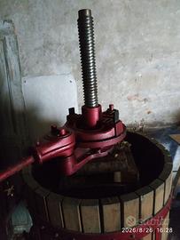 Torchio per pressare vinacce